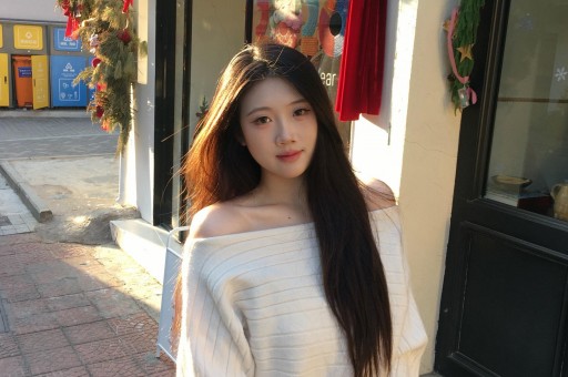 19岁“孤儿”女主播翻车真惨的人花钱养卖惨的人