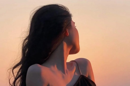 央视曝“网红儿童”乱象：为打造吃播网红将3岁女童喂到70斤儿童模特炒作成情侣带货发布整蛊未成年人的视频博眼球